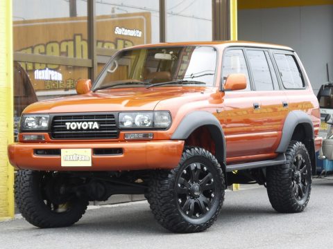 ランクル８０　オレンジ　TOYOTAロゴグリル　LINE=Xオーバーフェンダー　モンスターホイール　各部マットブラック塗装